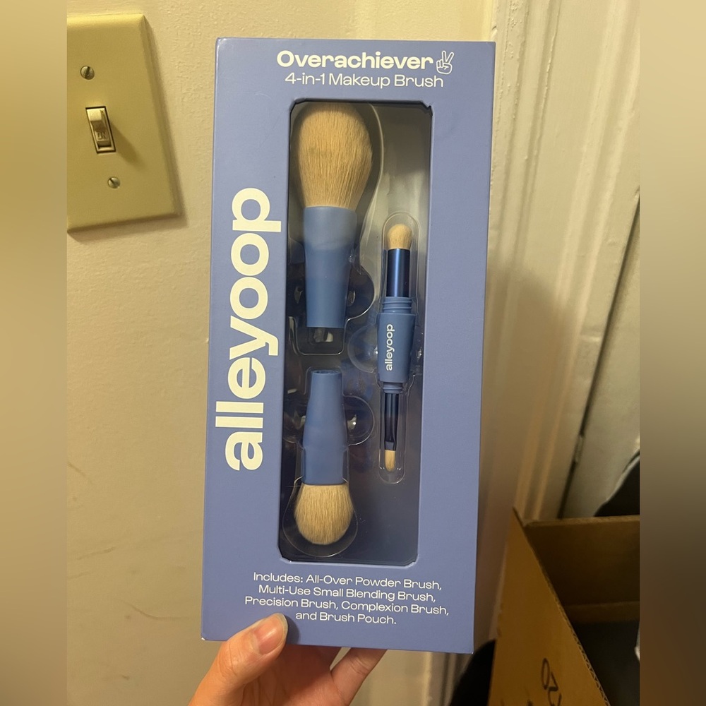Alleyoop Overachiever 4-in-1 make up brush